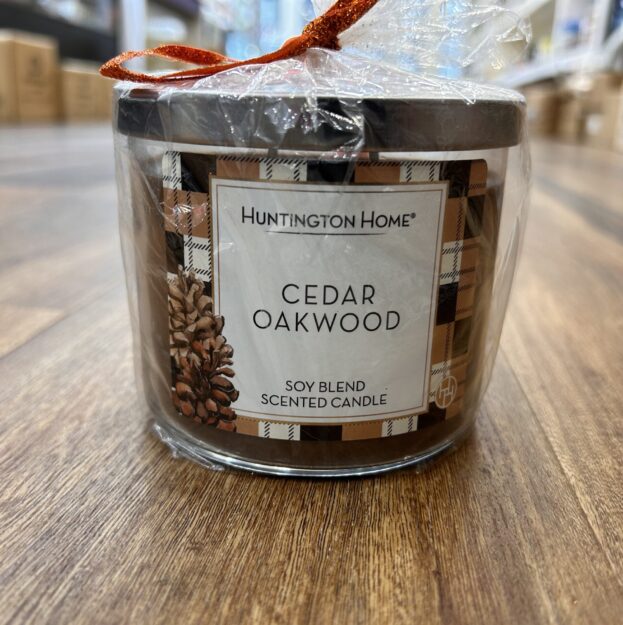 cedar oakwood scented candle