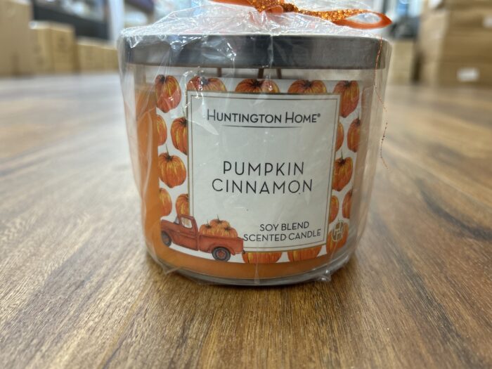 pumpkin cinnamon scented candle
