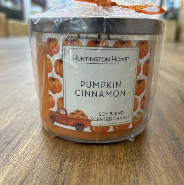 pumpkin cinnamon scented candle